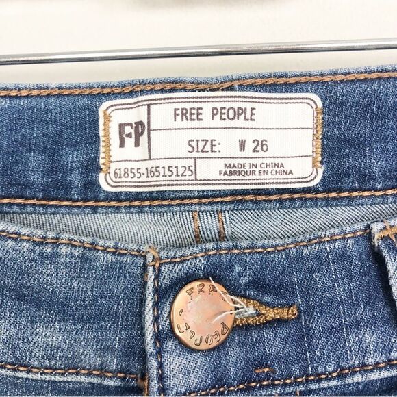 FREE PEOPLE | Distressed Skinny Jeans Mid-Rise Raw Edge Hem Women’s Size 26 (2) - Picture 3 of 8